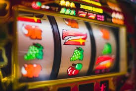 Pengguna menikmati hiburan sportsbook dan kasino secara mobile di Jakarta